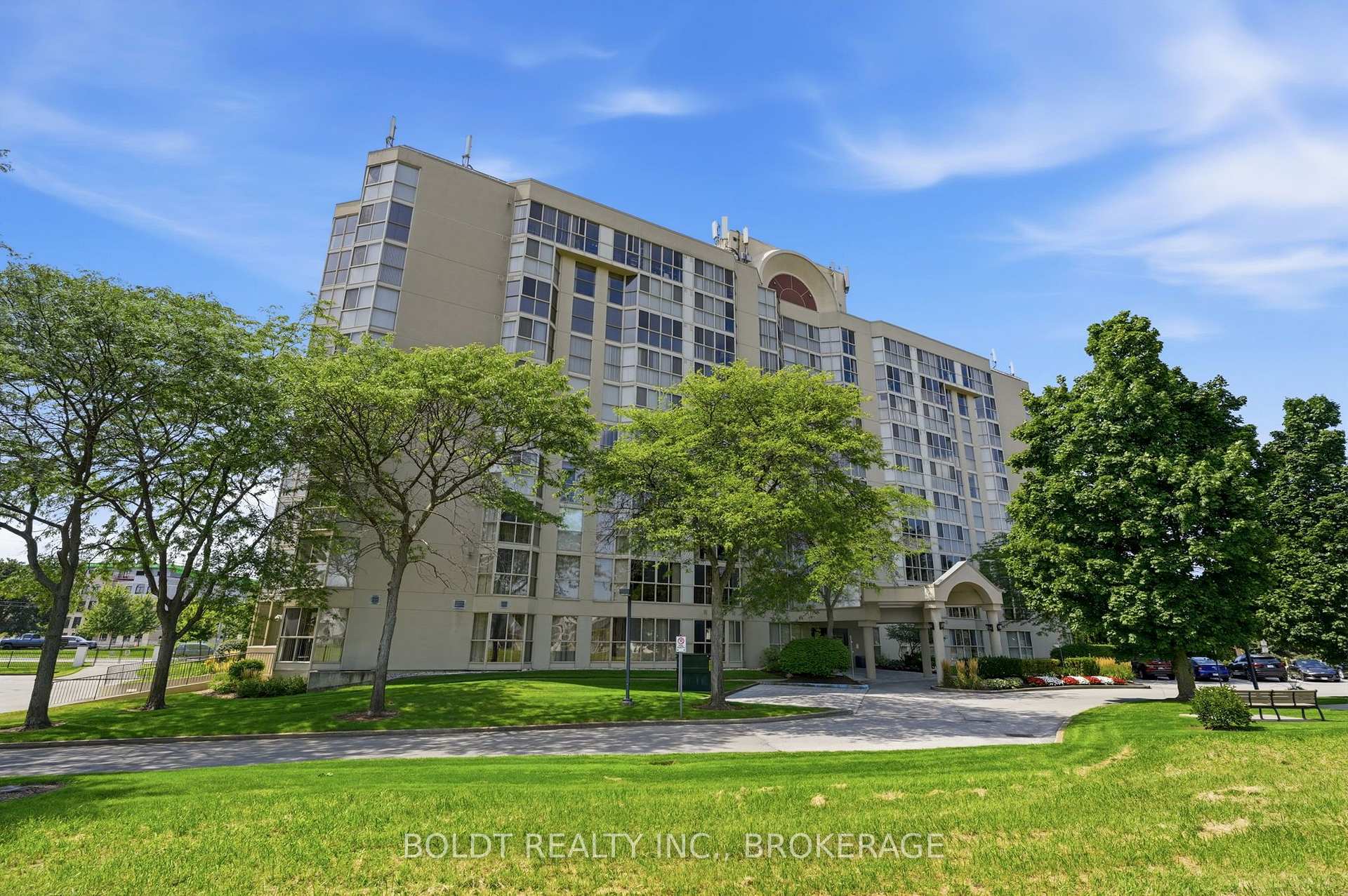 Photo 4 of Unit 306, 162 Martindale Road, St. Catharines, Grapeview — HOMEH