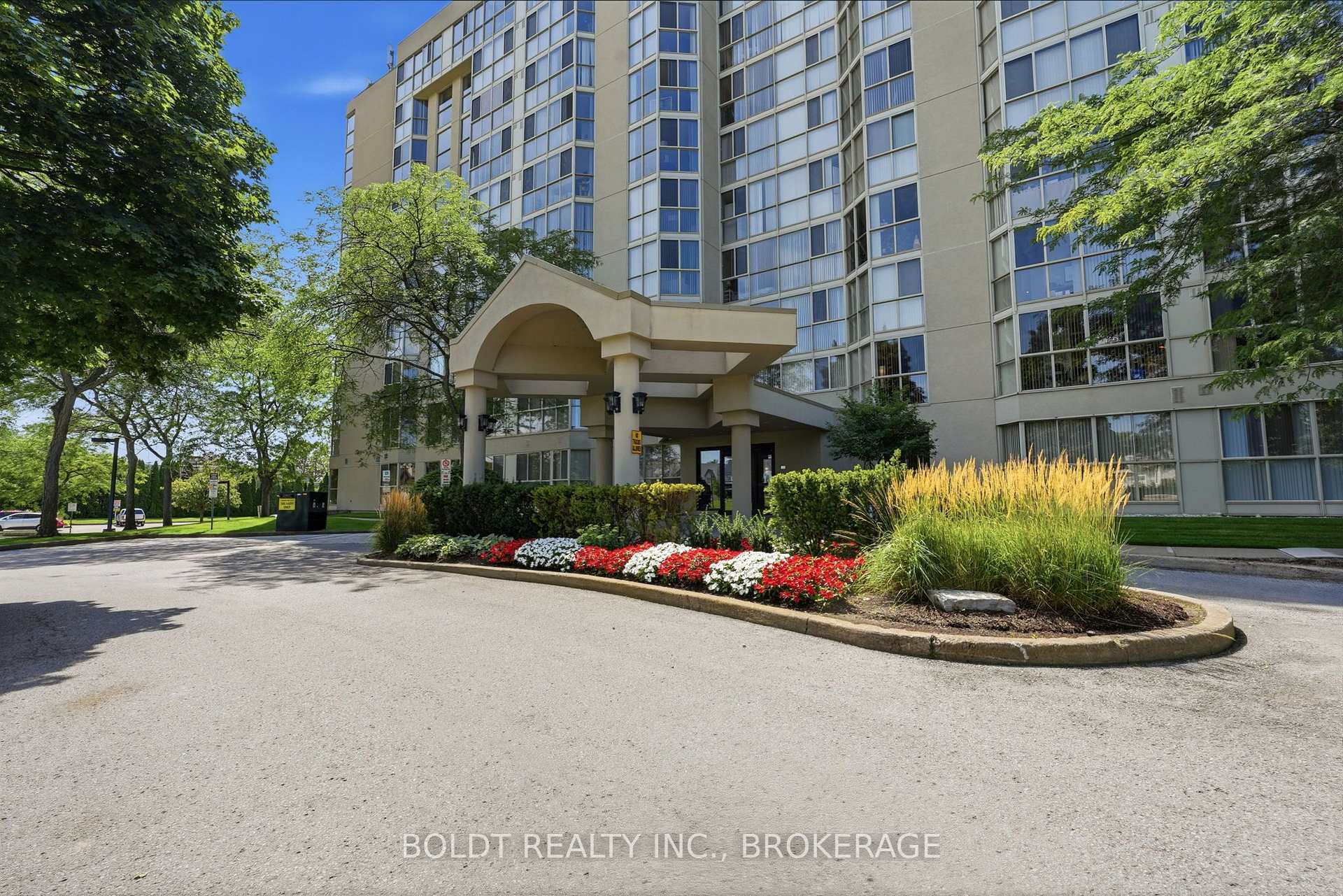 Photo 6 of Unit 306, 162 Martindale Road, St. Catharines, Grapeview — HOMEH