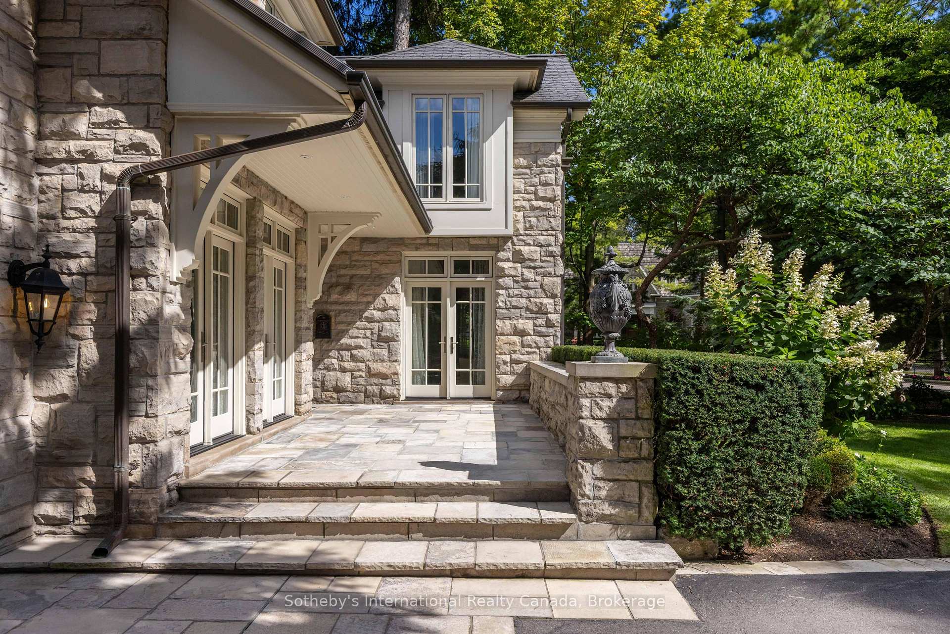 Photo 4 of 1073 Lakeshore Road E, Oakville, Morrison — HOMEH