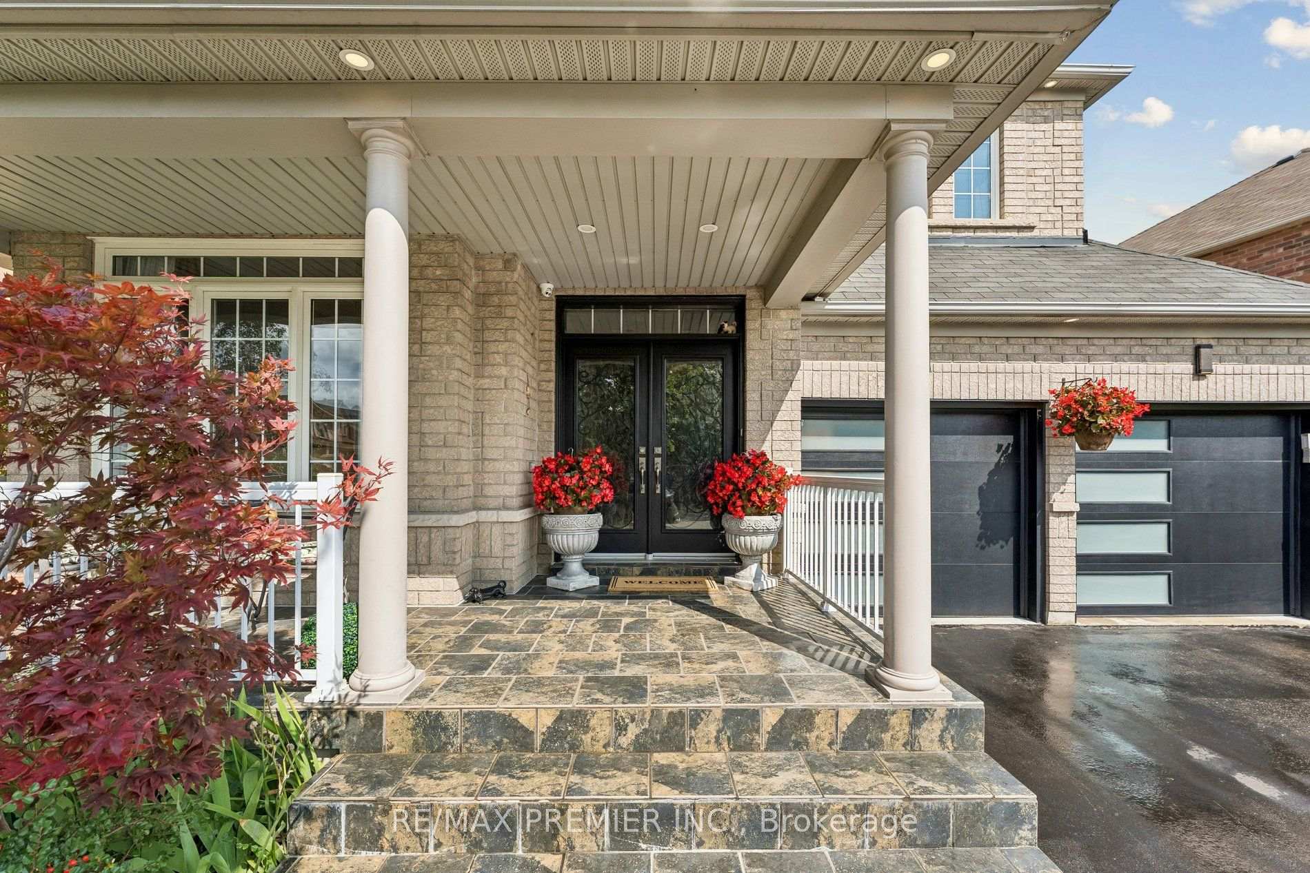 Photo 2 of 16 Rockstep Court, Brampton, Sandringham-Wellington — HOMEH