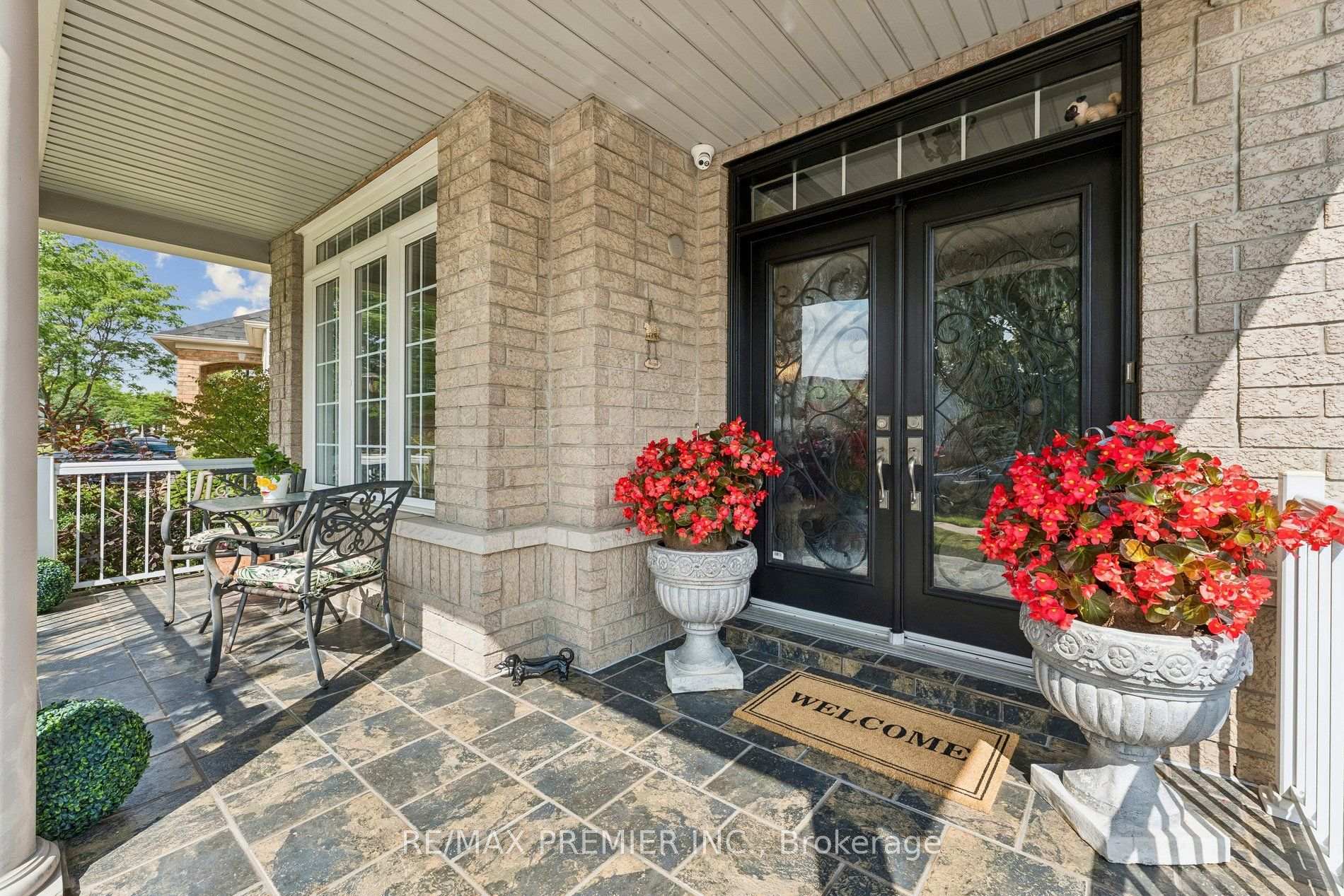 Photo 3 of 16 Rockstep Court, Brampton, Sandringham-Wellington — HOMEH
