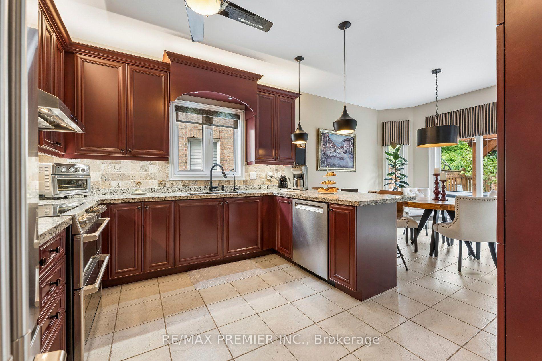 Photo 8 of 16 Rockstep Court, Brampton, Sandringham-Wellington — HOMEH