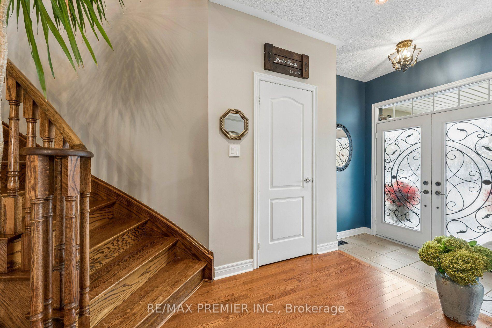 Photo 4 of 16 Rockstep Court, Brampton, Sandringham-Wellington — HOMEH
