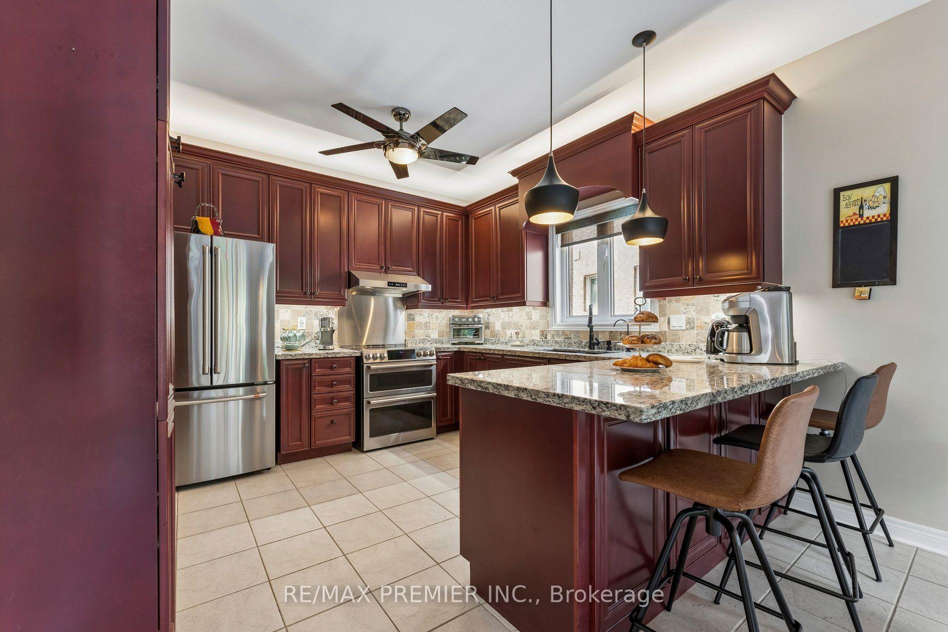 Photo 11 of 16 Rockstep Court, Brampton, Sandringham-Wellington — HOMEH
