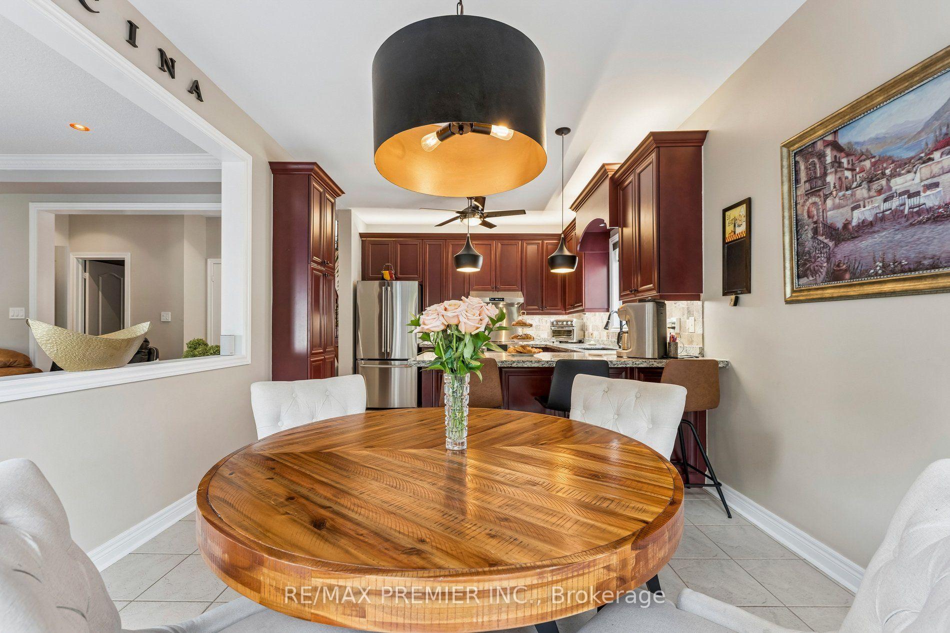 Photo 12 of 16 Rockstep Court, Brampton, Sandringham-Wellington — HOMEH