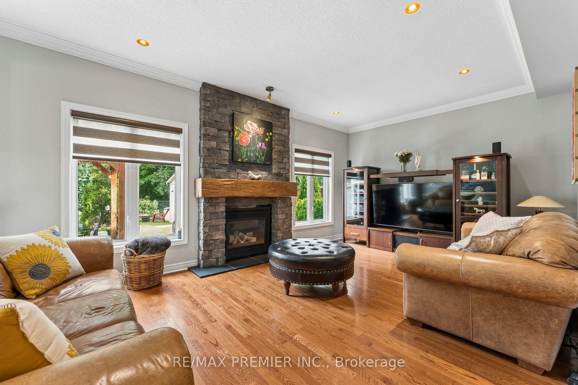 Photo 13 of 16 Rockstep Court, Brampton, Sandringham-Wellington — HOMEH