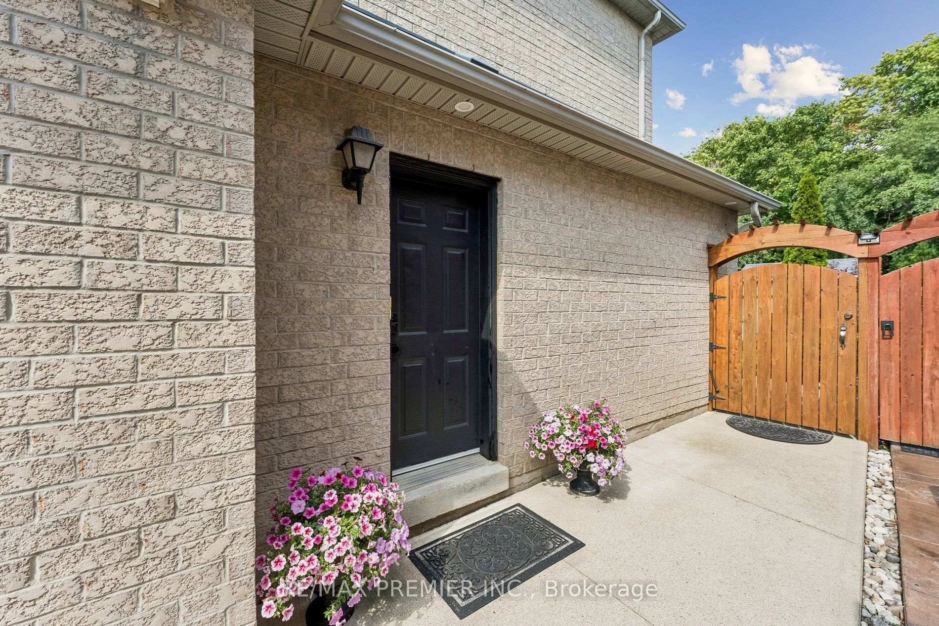 Photo 34 of 16 Rockstep Court, Brampton, Sandringham-Wellington — HOMEH