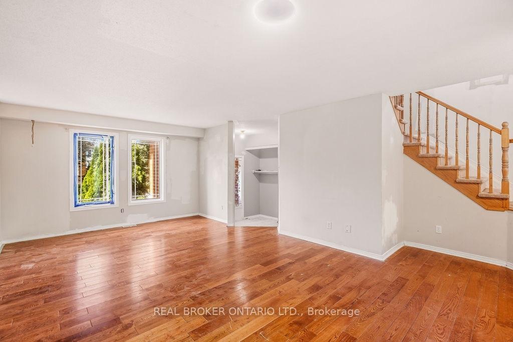 Photo 3 of 182 Annapolis Circle, Ottawa, Hunt Club — HOMEH
