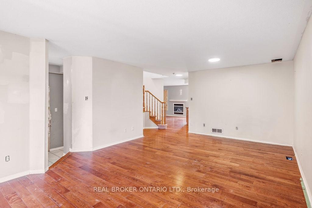Photo 4 of 182 Annapolis Circle, Ottawa, Hunt Club — HOMEH