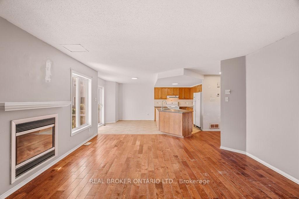 Photo 5 of 182 Annapolis Circle, Ottawa, Hunt Club — HOMEH