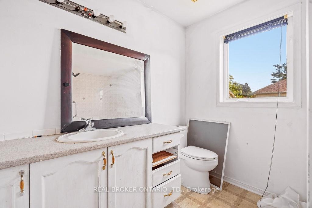 Photo 10 of 182 Annapolis Circle, Ottawa, Hunt Club — HOMEH