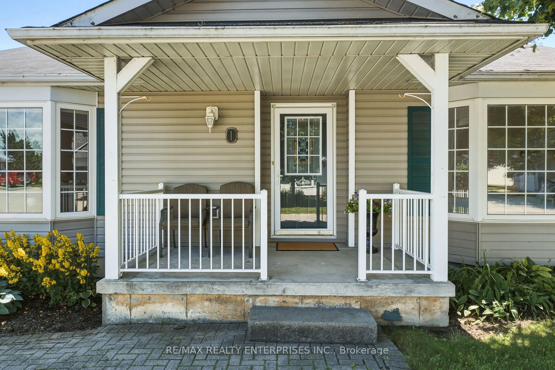 Photo 3 of 1 Huron Court, Clarington, Newcastle — HOMEH