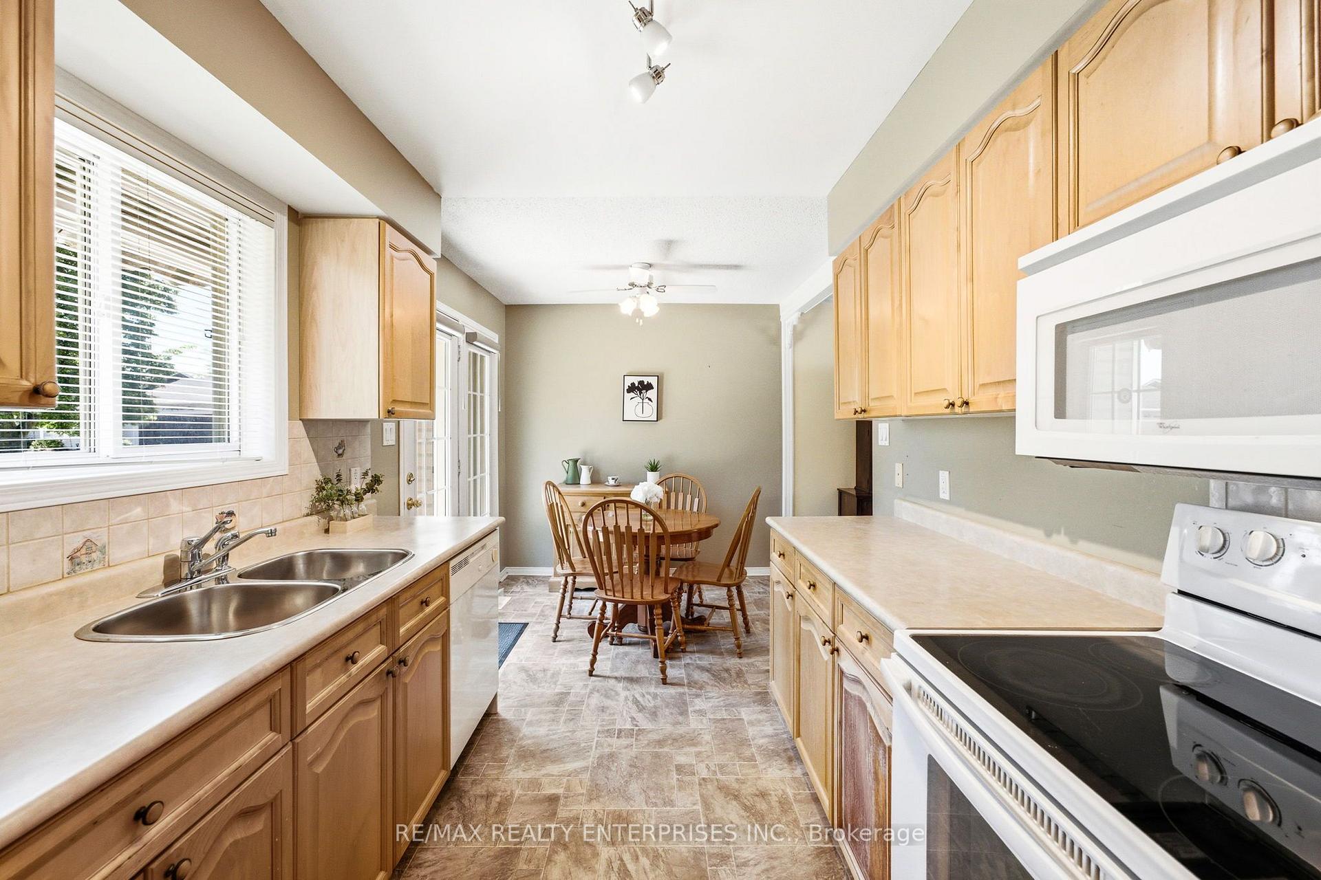 Photo 13 of 1 Huron Court, Clarington, Newcastle — HOMEH