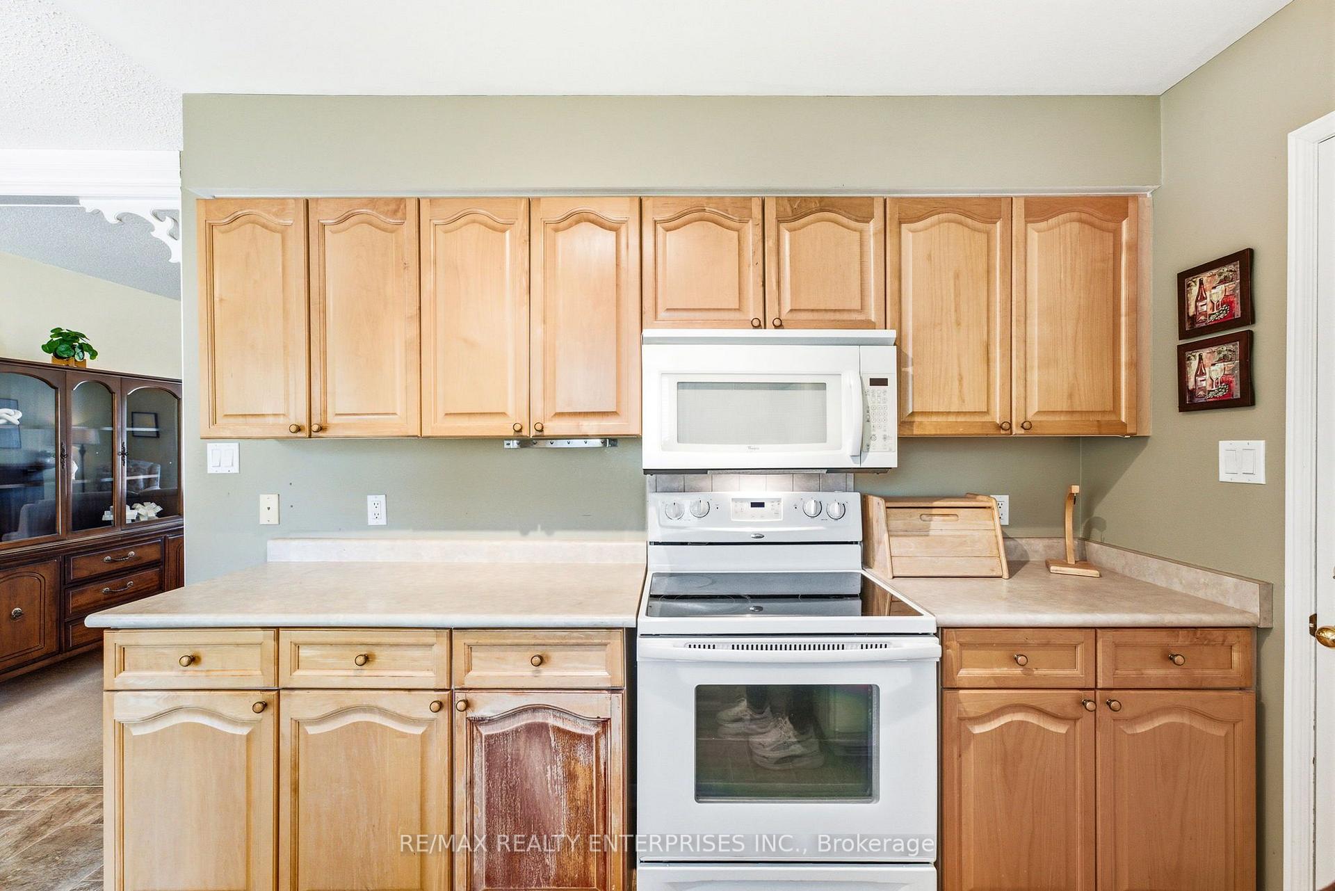 Photo 14 of 1 Huron Court, Clarington, Newcastle — HOMEH