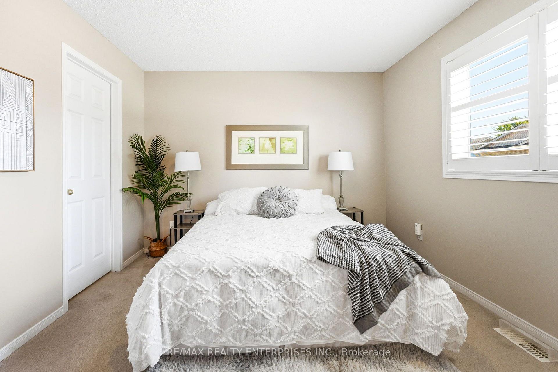 Photo 15 of 1 Huron Court, Clarington, Newcastle — HOMEH