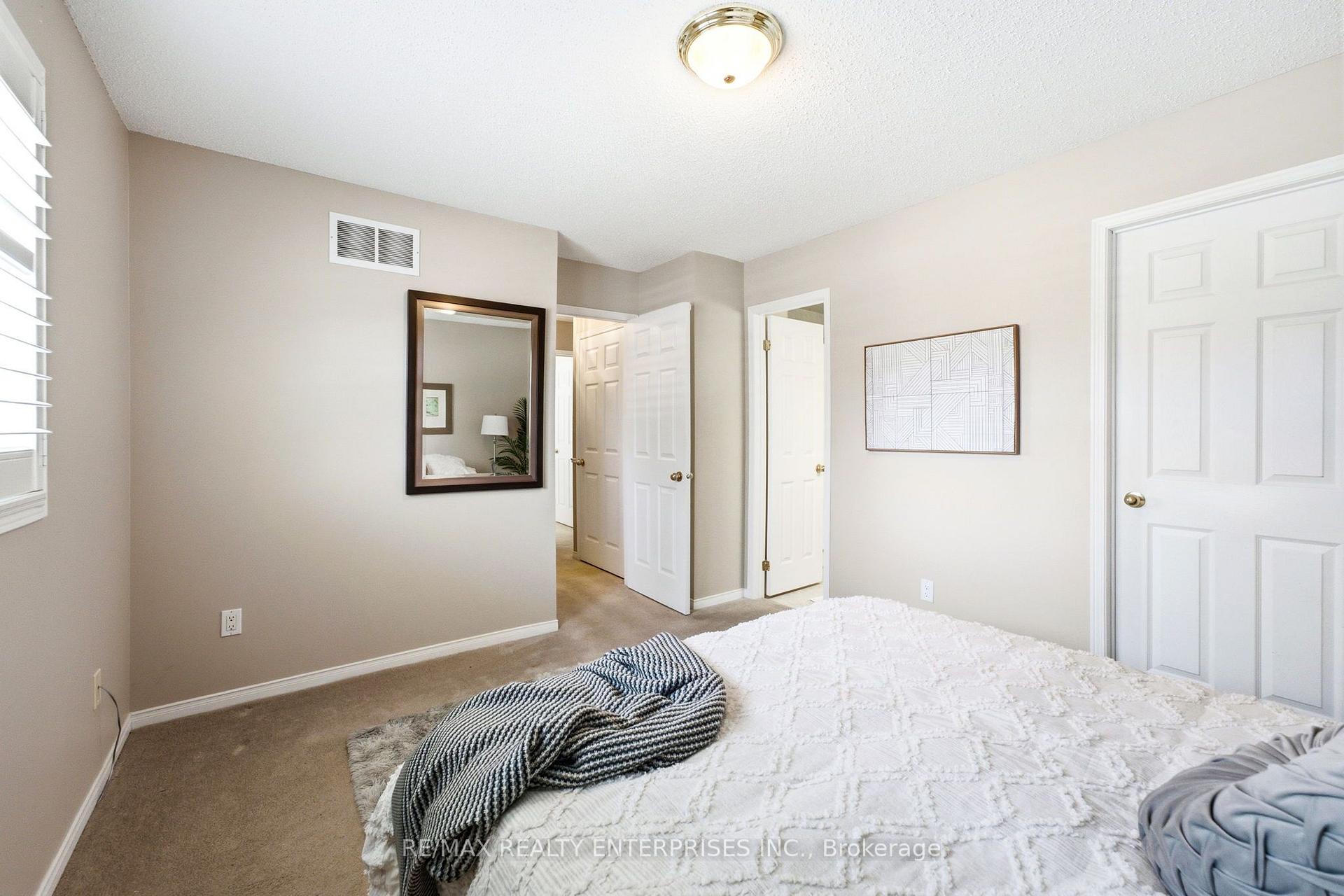Photo 16 of 1 Huron Court, Clarington, Newcastle — HOMEH