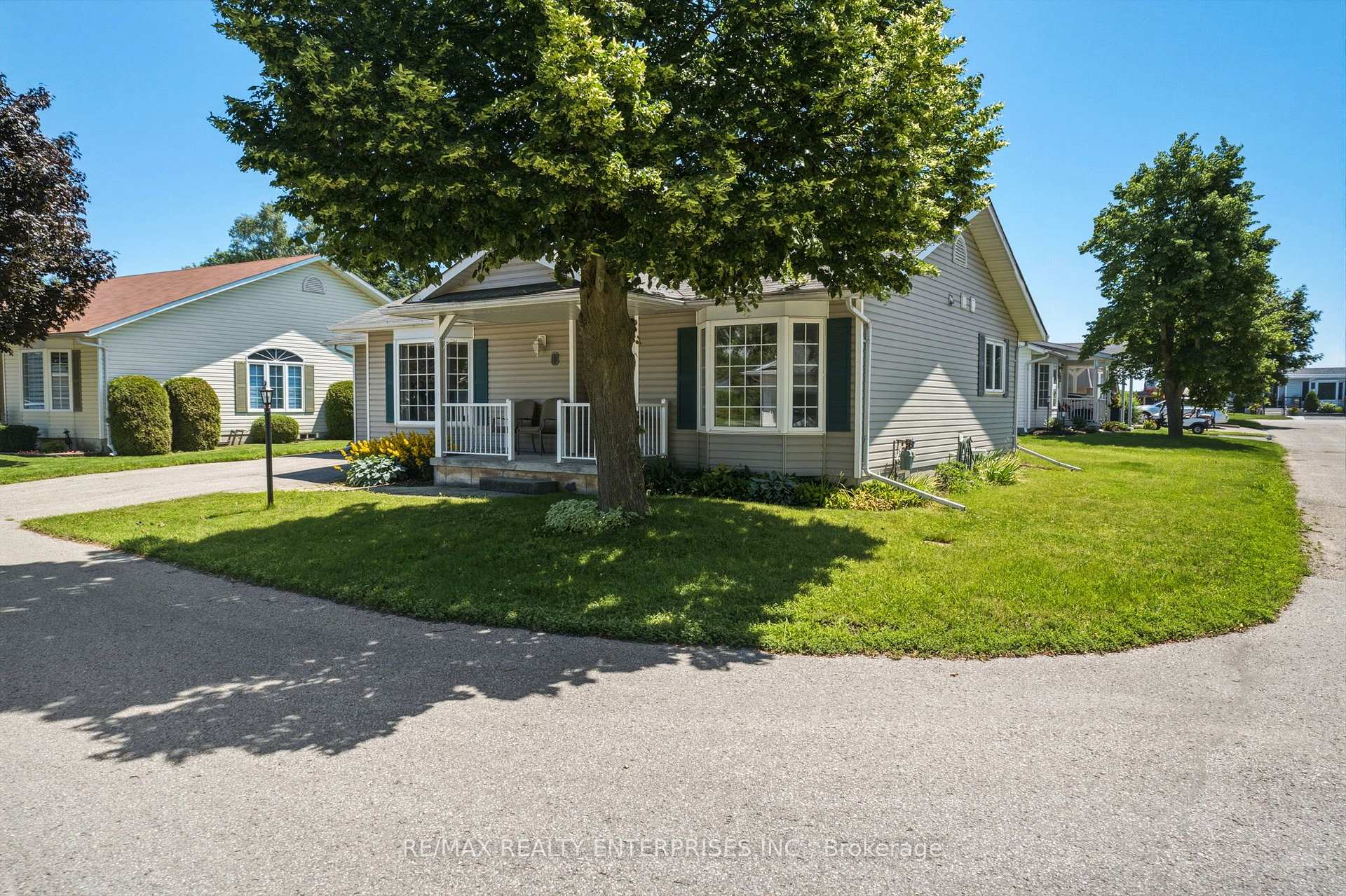 Photo 44 of 1 Huron Court, Clarington, Newcastle — HOMEH
