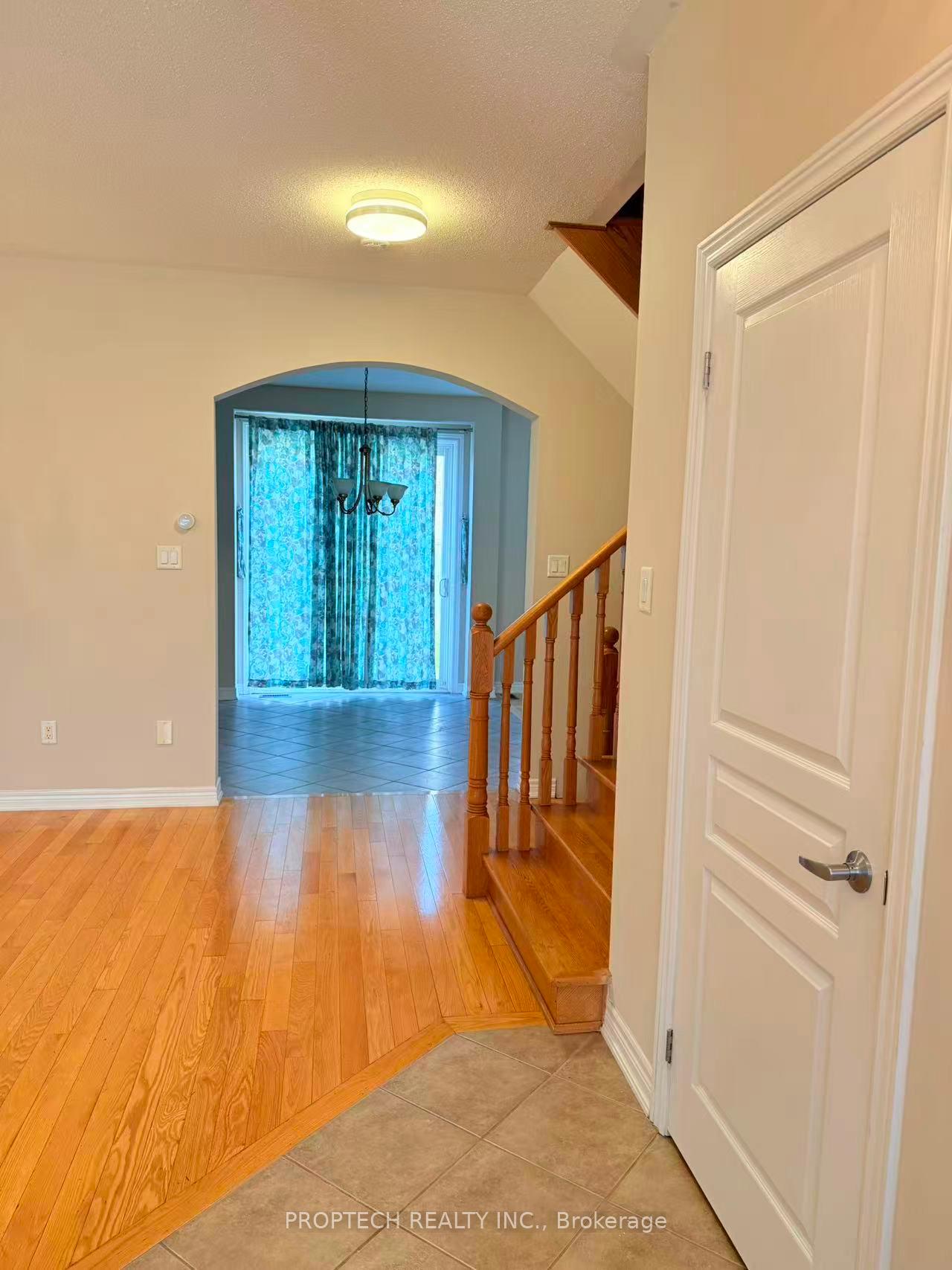 Photo 4 of 61 Braehead Drive, Richmond Hill, Jefferson — HOMEH