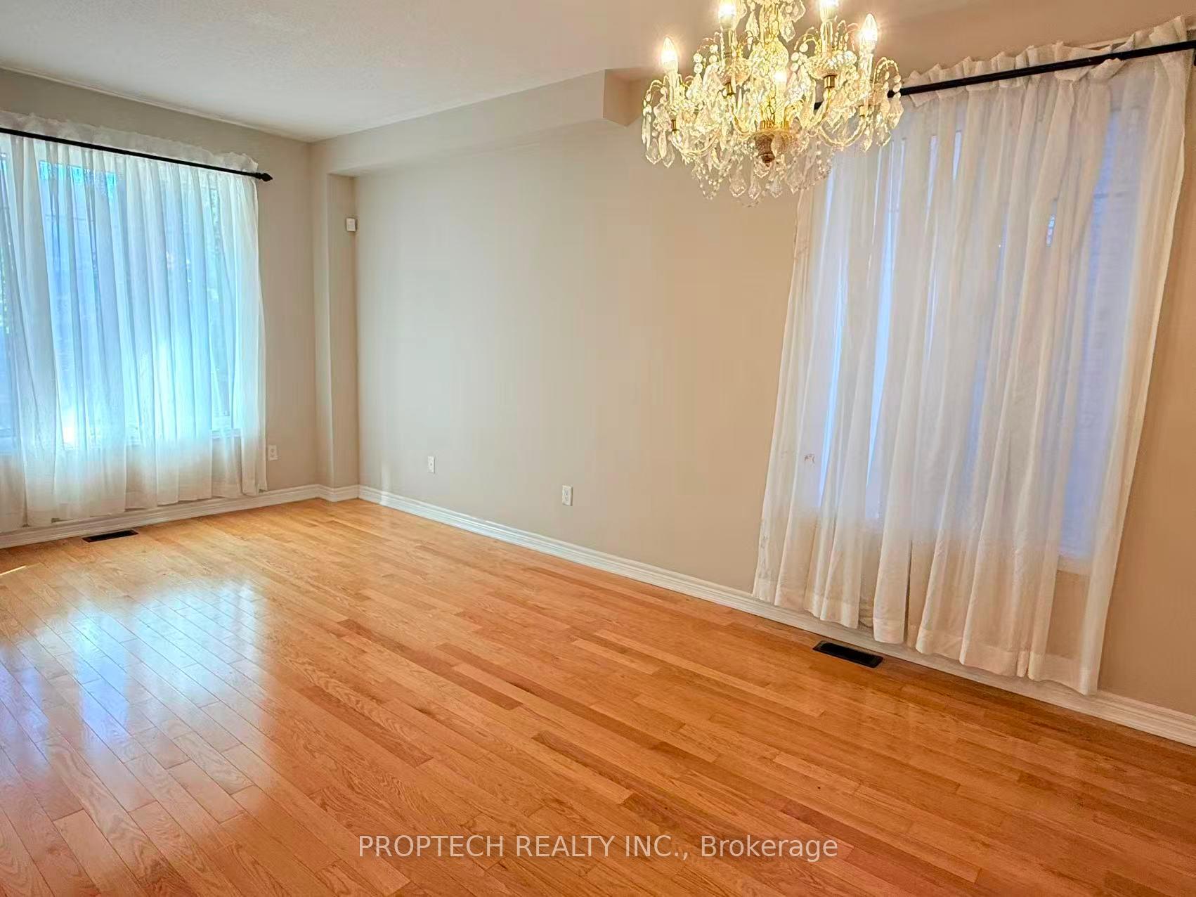 Photo 5 of 61 Braehead Drive, Richmond Hill, Jefferson — HOMEH