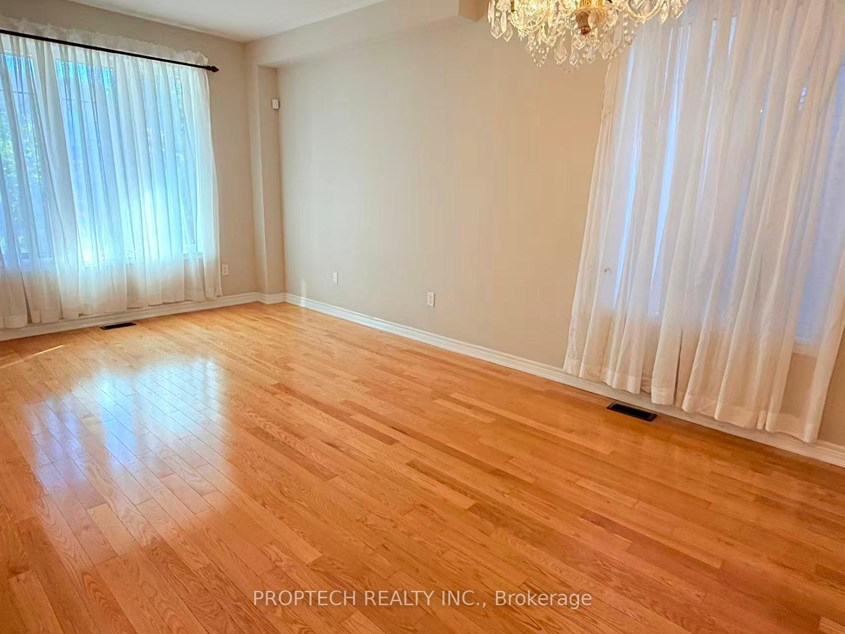Photo 6 of 61 Braehead Drive, Richmond Hill, Jefferson — HOMEH