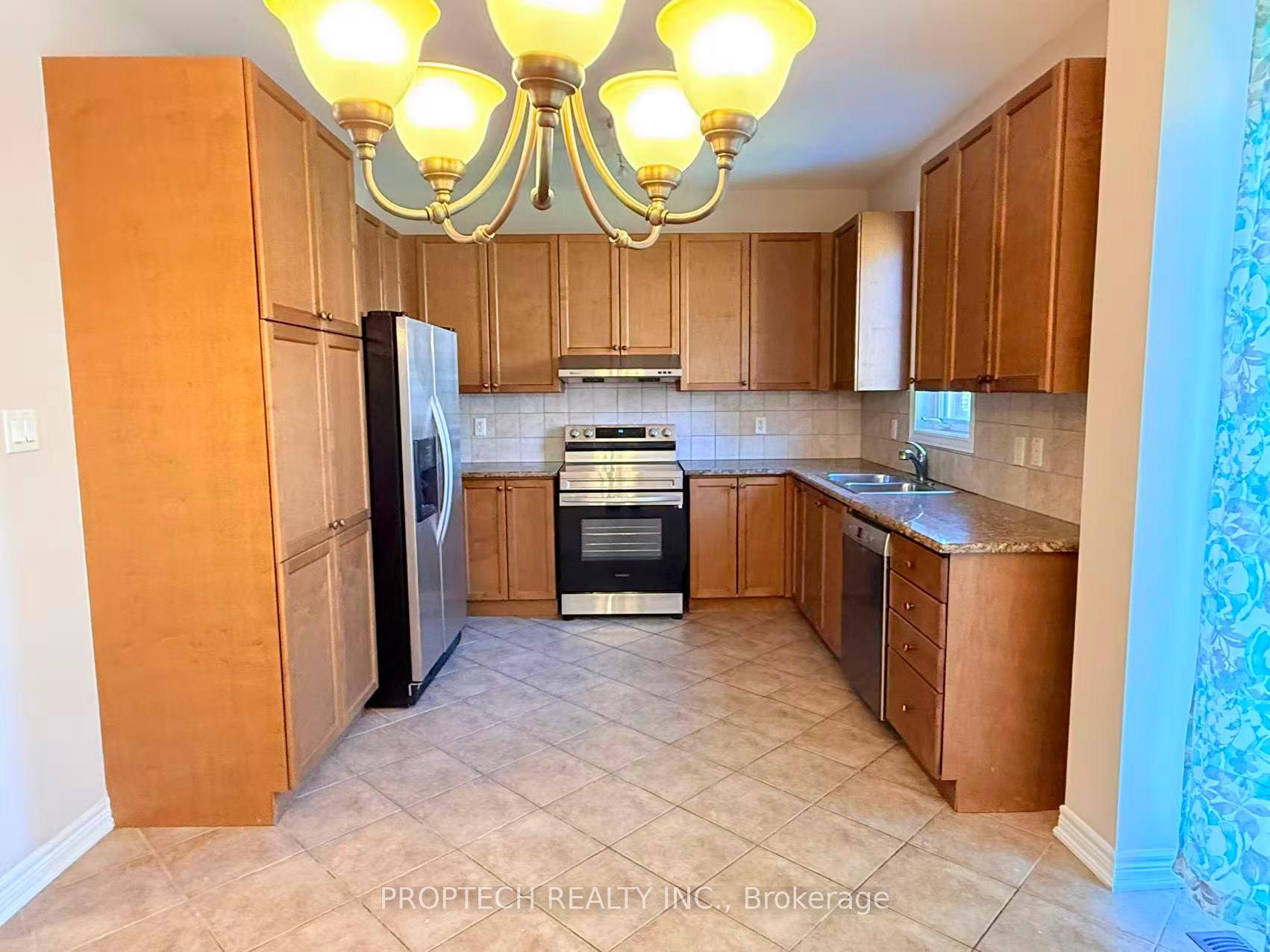Photo 10 of 61 Braehead Drive, Richmond Hill, Jefferson — HOMEH
