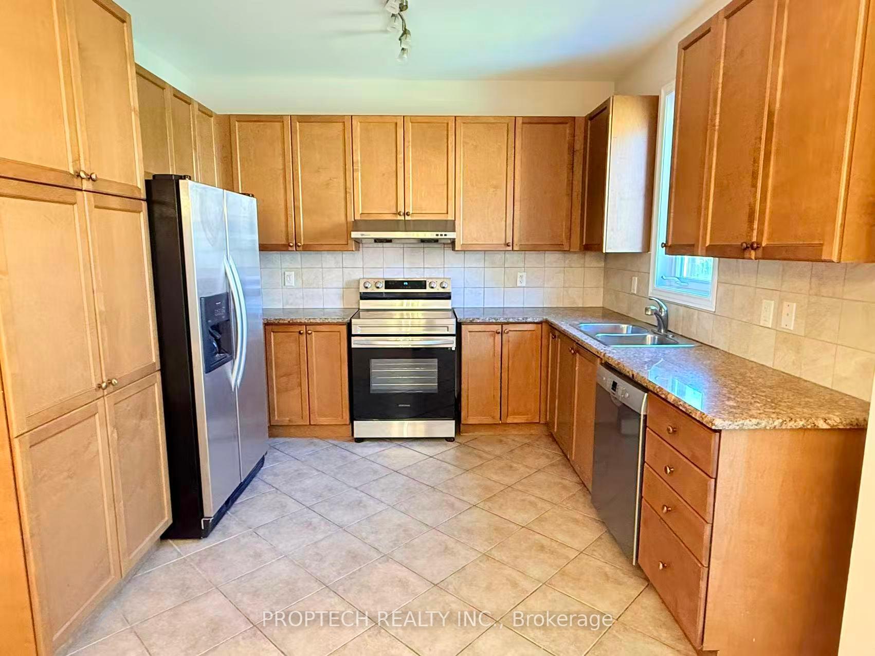 Photo 11 of 61 Braehead Drive, Richmond Hill, Jefferson — HOMEH