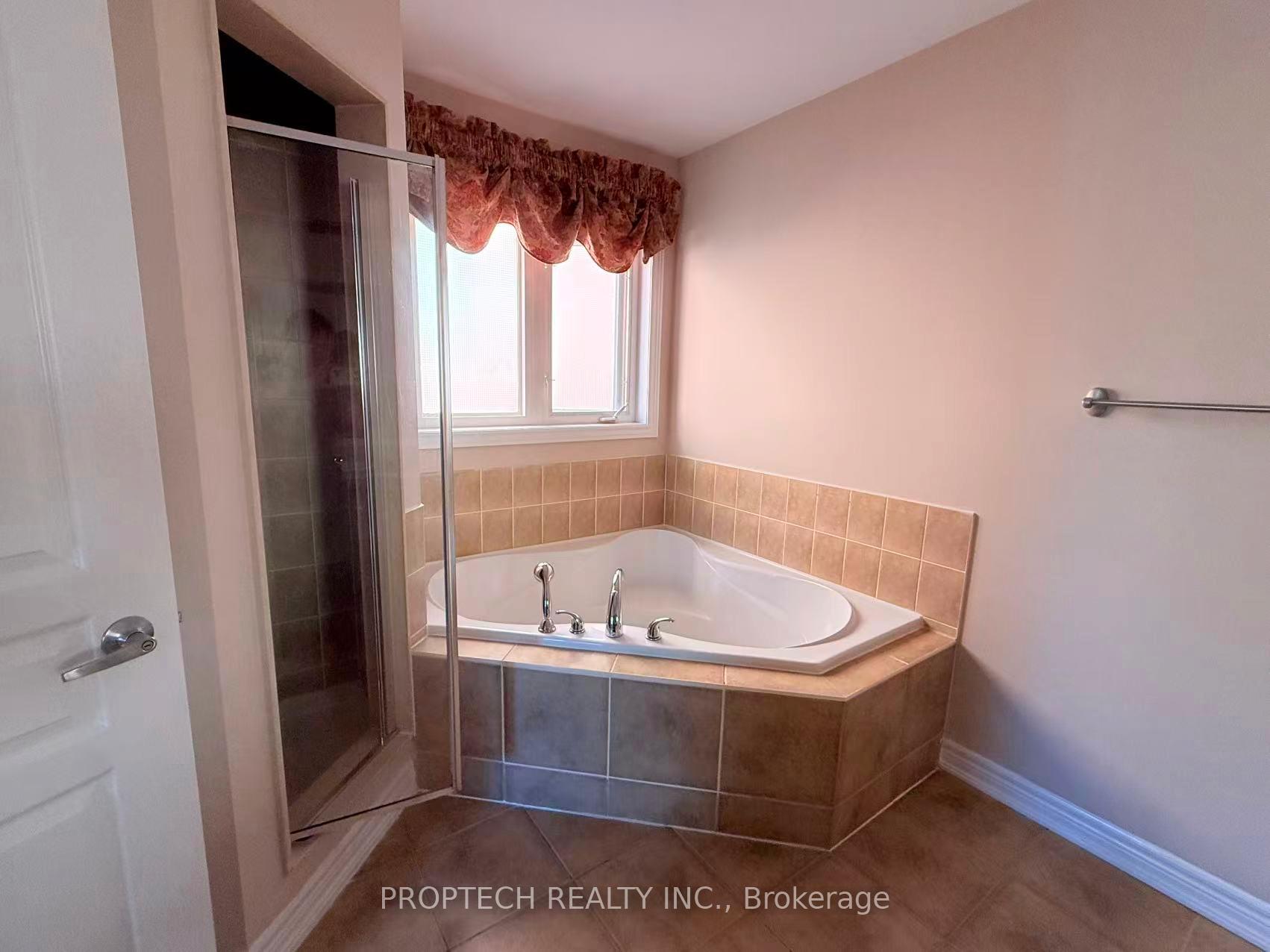 Photo 20 of 61 Braehead Drive, Richmond Hill, Jefferson — HOMEH