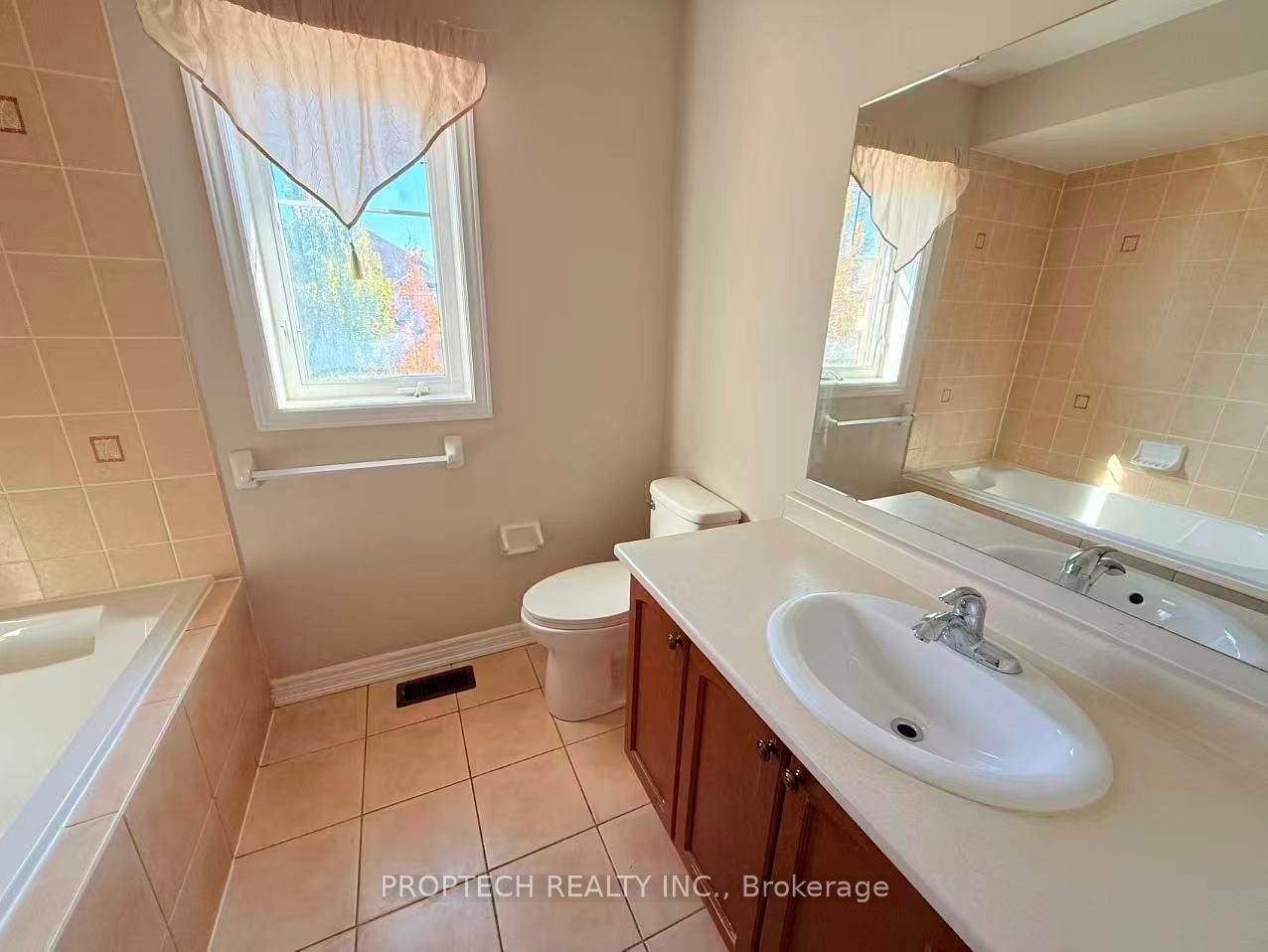Photo 25 of 61 Braehead Drive, Richmond Hill, Jefferson — HOMEH