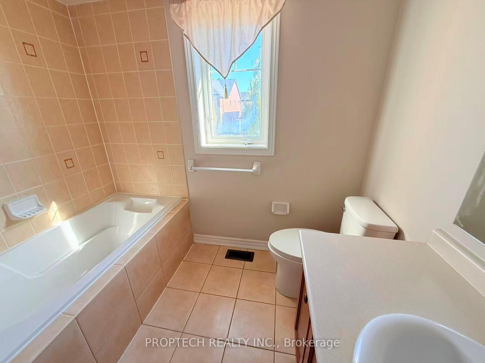 Photo 26 of 61 Braehead Drive, Richmond Hill, Jefferson — HOMEH