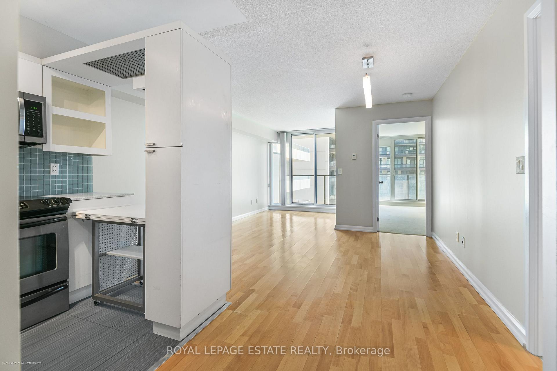 Photo 3 of Unit 938, 111 Elizabeth Street, Toronto, Bay Street Corridor — HOMEH