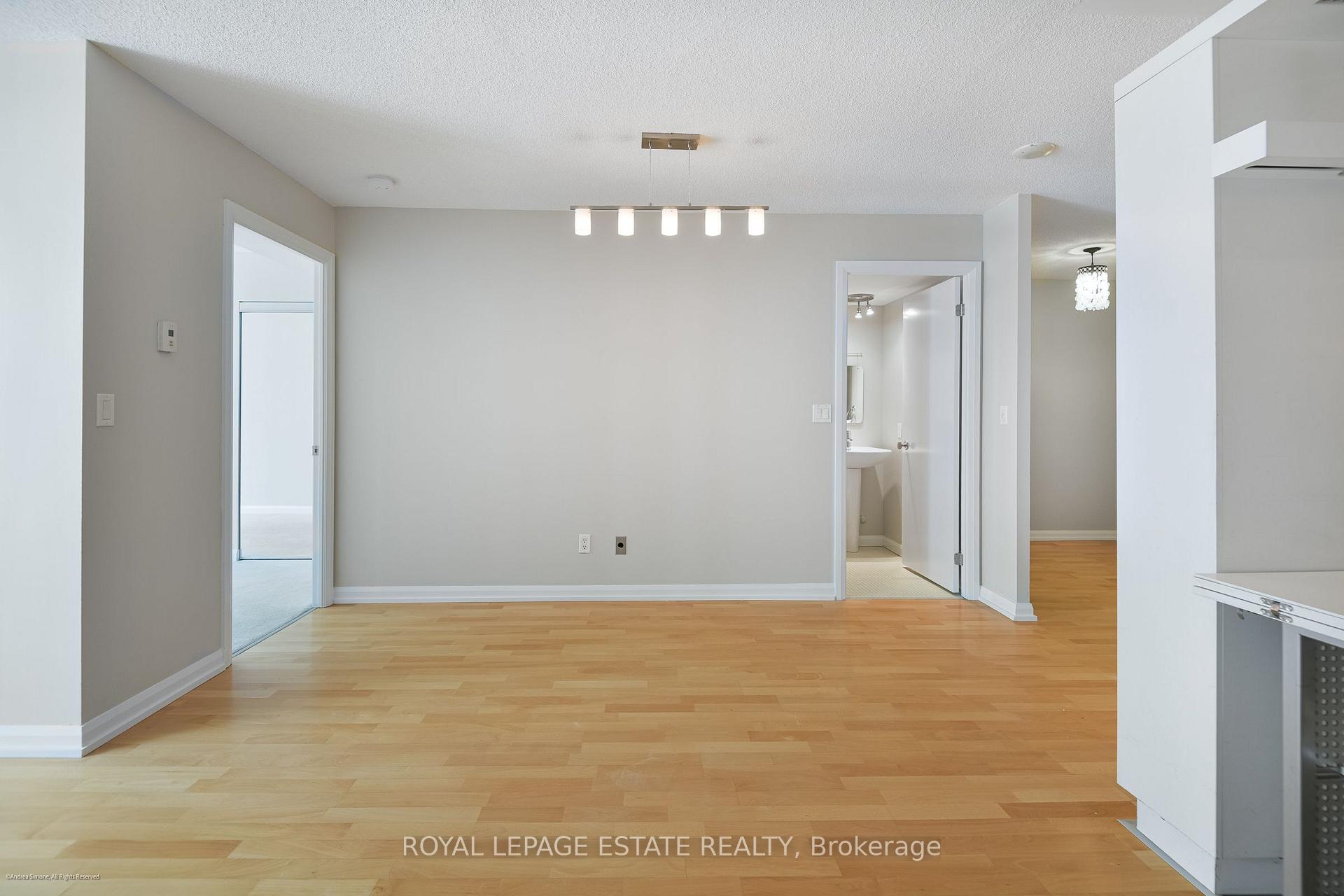 Photo 8 of Unit 938, 111 Elizabeth Street, Toronto, Bay Street Corridor — HOMEH