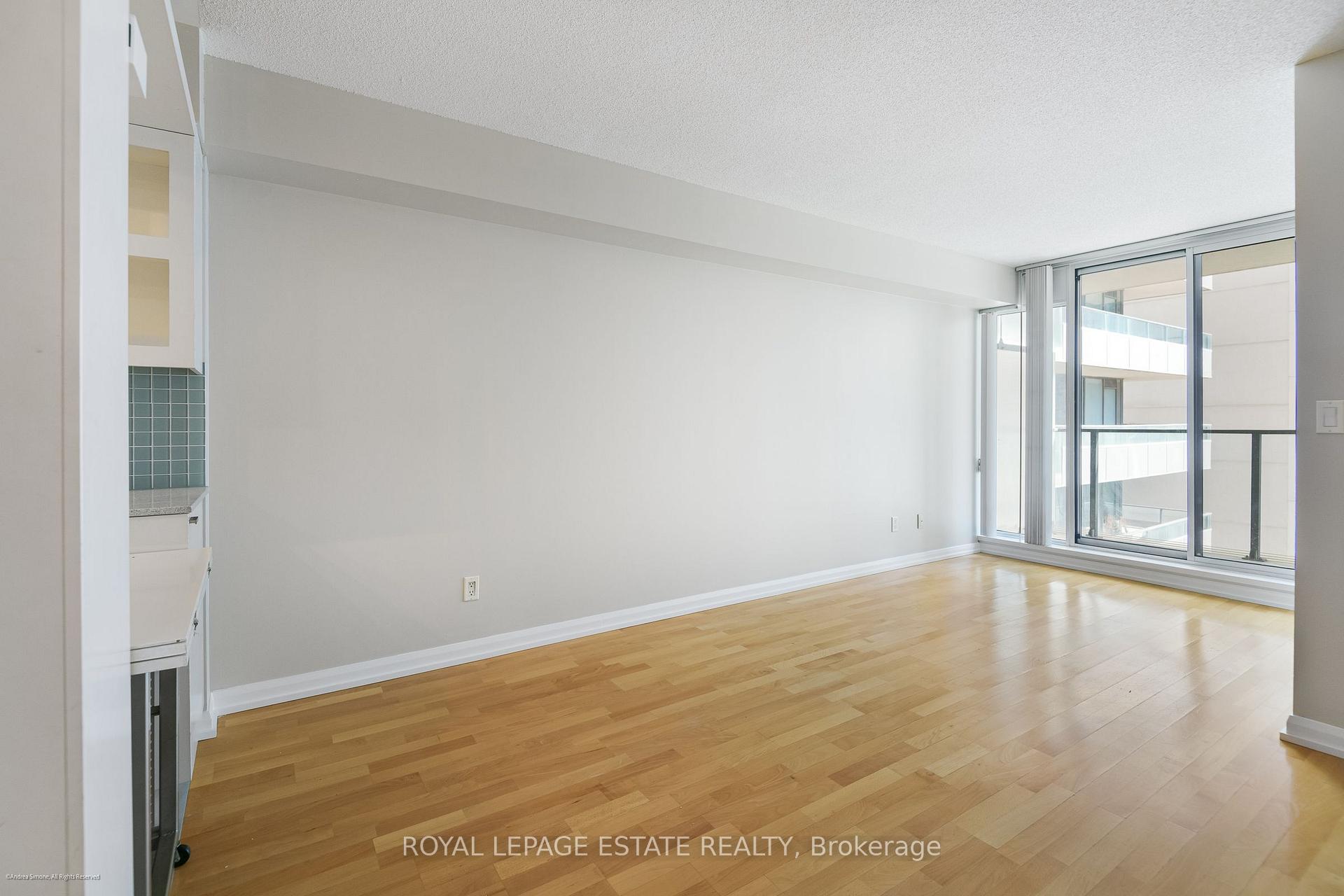 Photo 9 of Unit 938, 111 Elizabeth Street, Toronto, Bay Street Corridor — HOMEH