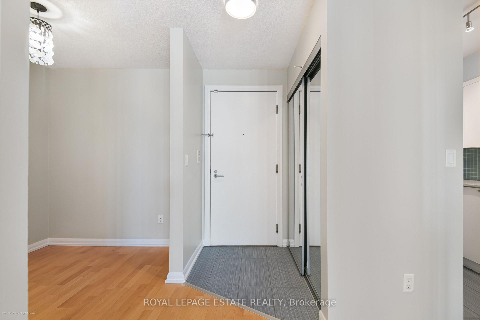 Photo 10 of Unit 938, 111 Elizabeth Street, Toronto, Bay Street Corridor — HOMEH