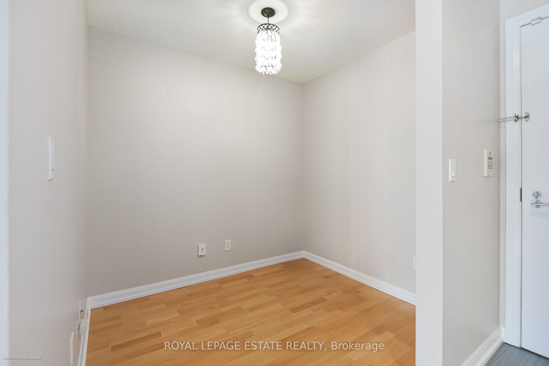 Photo 11 of Unit 938, 111 Elizabeth Street, Toronto, Bay Street Corridor — HOMEH