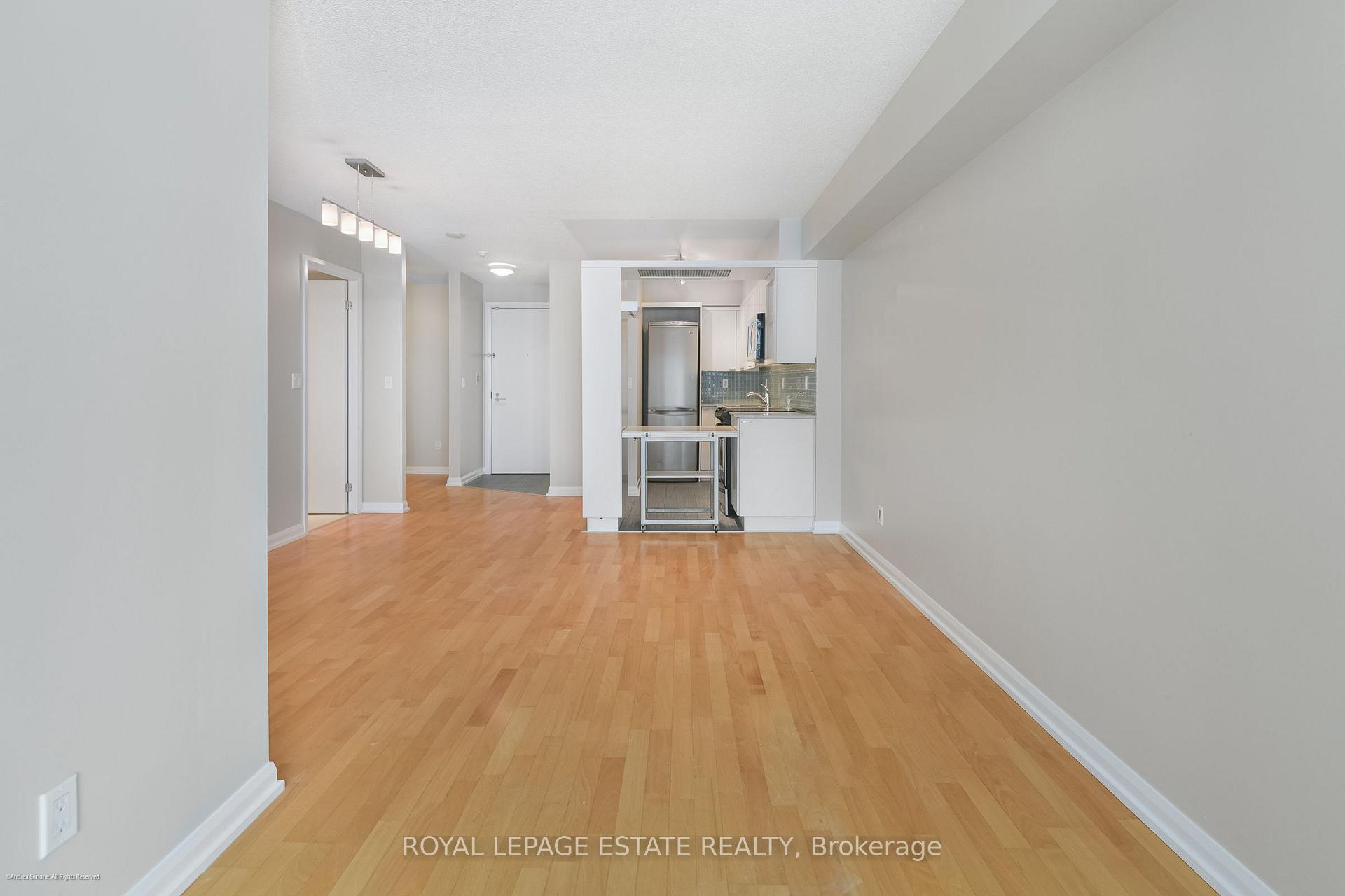 Photo 13 of Unit 938, 111 Elizabeth Street, Toronto, Bay Street Corridor — HOMEH