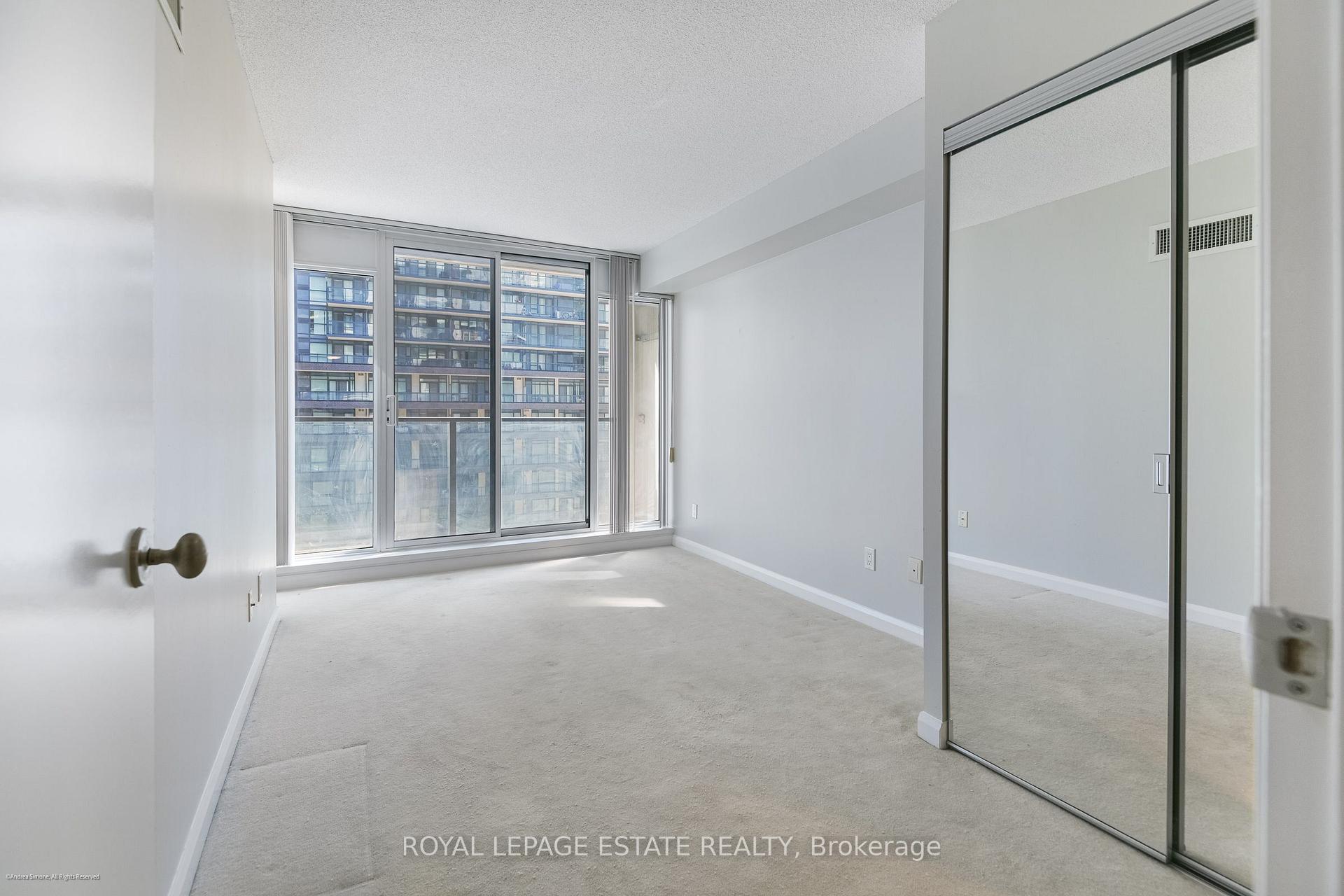 Photo 15 of Unit 938, 111 Elizabeth Street, Toronto, Bay Street Corridor — HOMEH