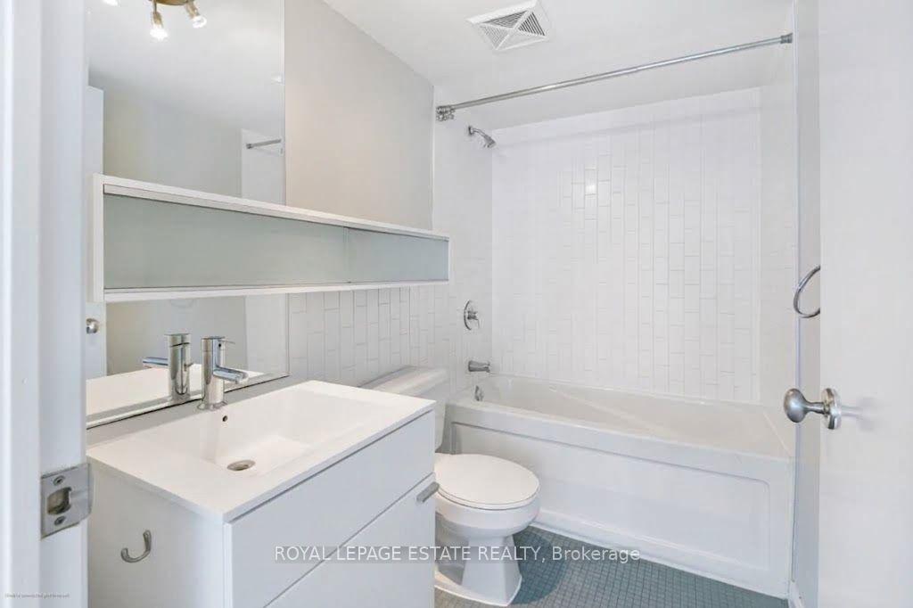 Photo 17 of Unit 938, 111 Elizabeth Street, Toronto, Bay Street Corridor — HOMEH