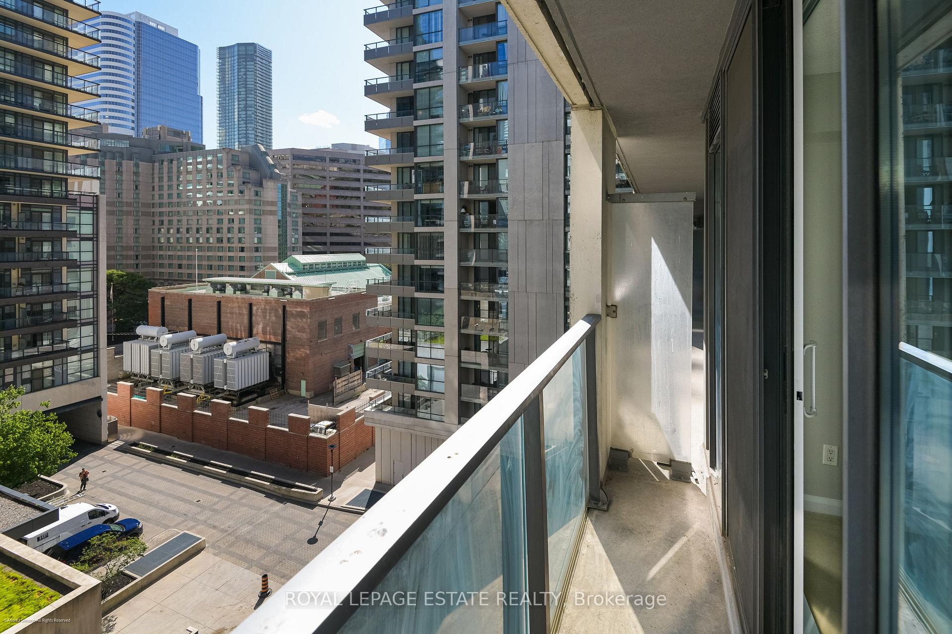 Photo 19 of Unit 938, 111 Elizabeth Street, Toronto, Bay Street Corridor — HOMEH