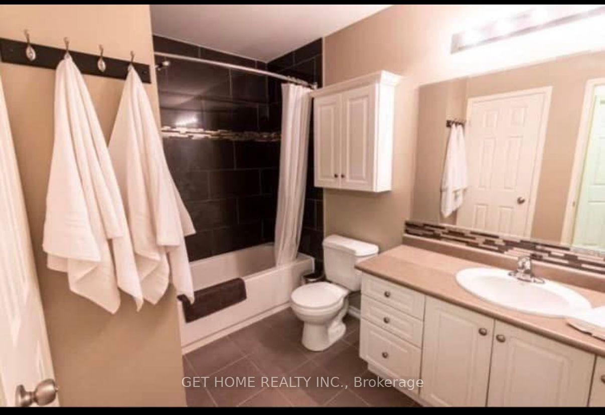 Photo 10 of 25 Silvester Street, Ajax, Central East — HOMEH