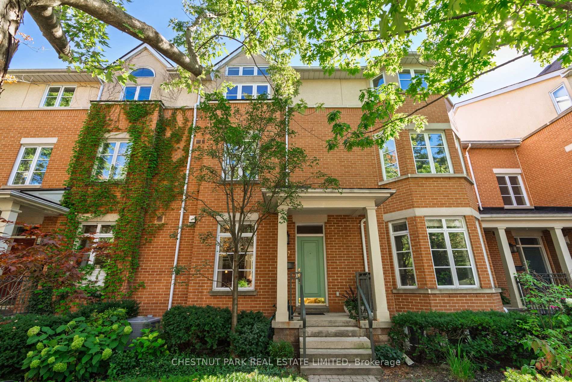 Photo 2 of 47 Shaftesbury Avenue, Toronto, Rosedale-Moore Park — HOMEH