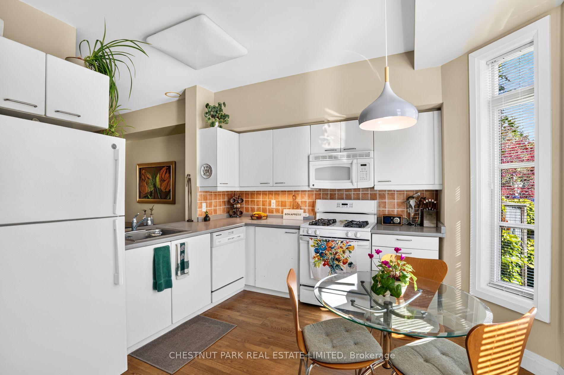 Photo 16 of 47 Shaftesbury Avenue, Toronto, Rosedale-Moore Park — HOMEH