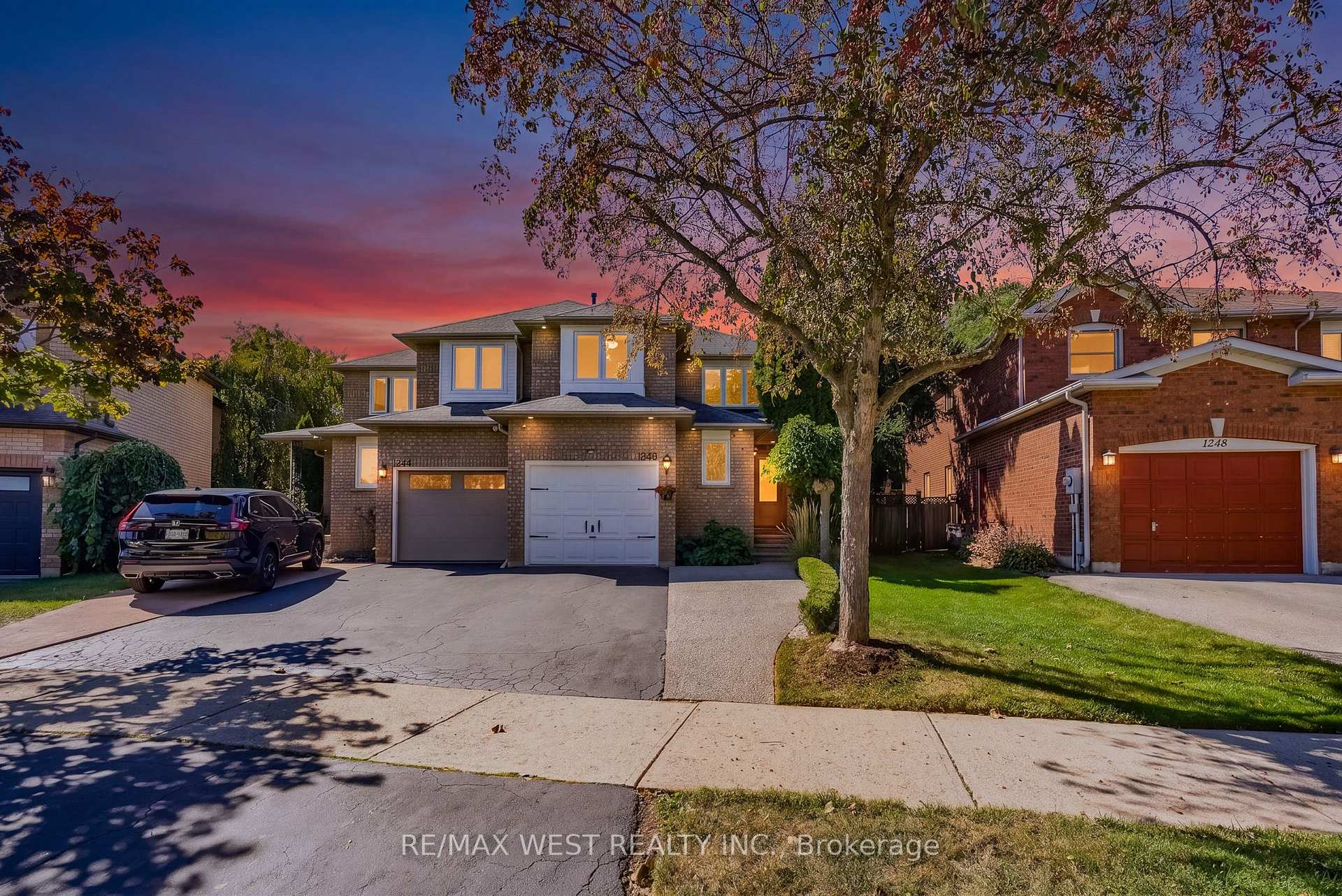 Photo 2 of 1246 Old Oak Drive, Oakville, West Oak Trails — HOMEH
