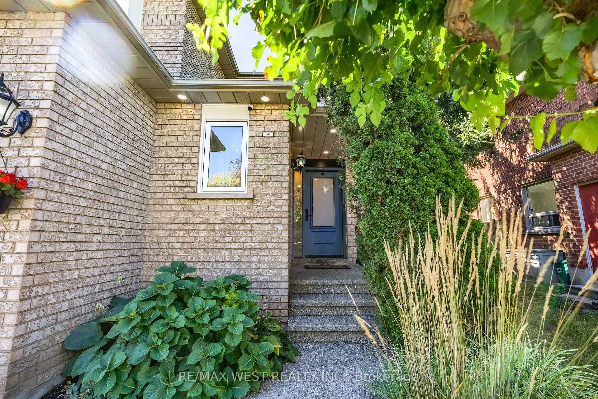 Photo 5 of 1246 Old Oak Drive, Oakville, West Oak Trails — HOMEH