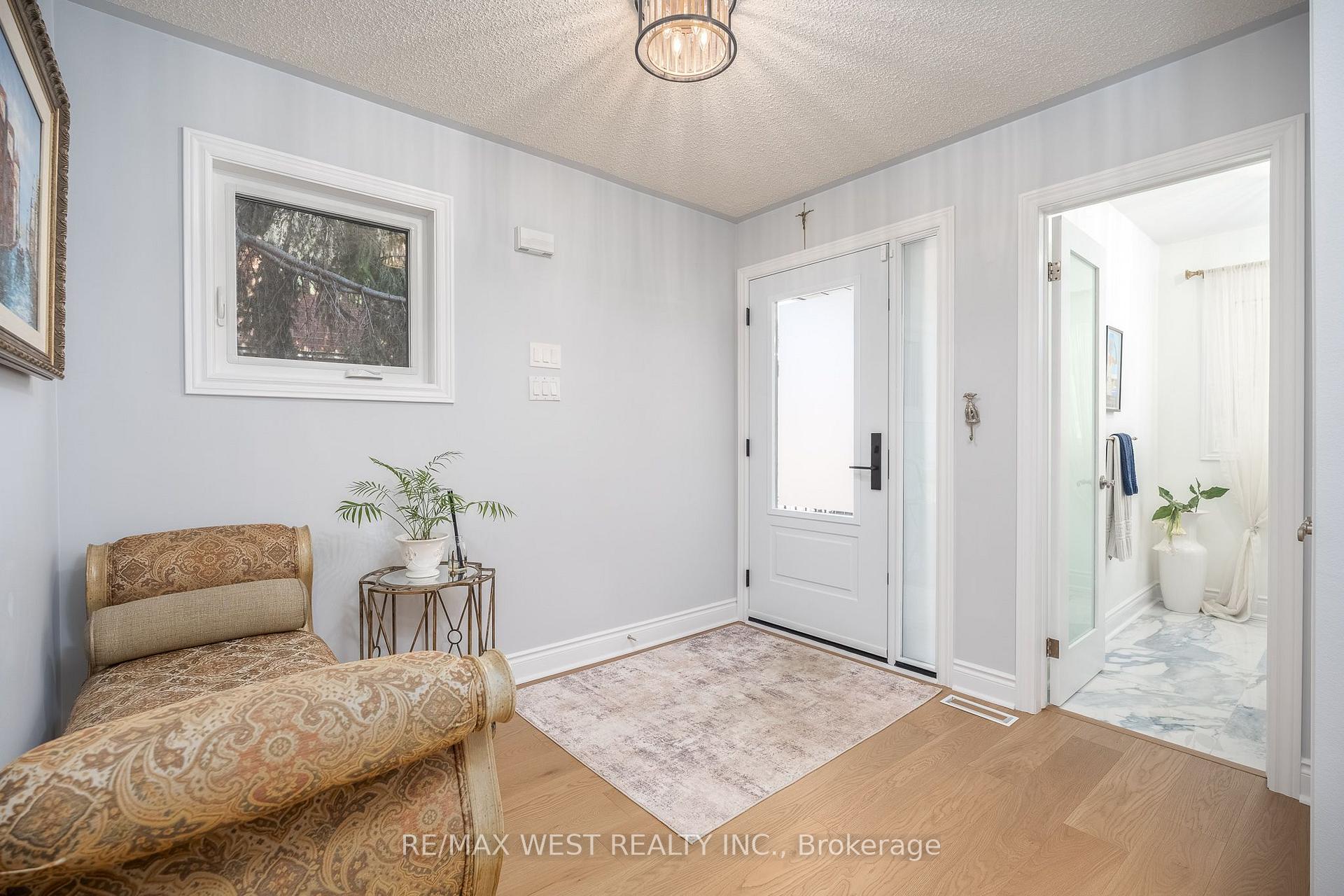 Photo 6 of 1246 Old Oak Drive, Oakville, West Oak Trails — HOMEH