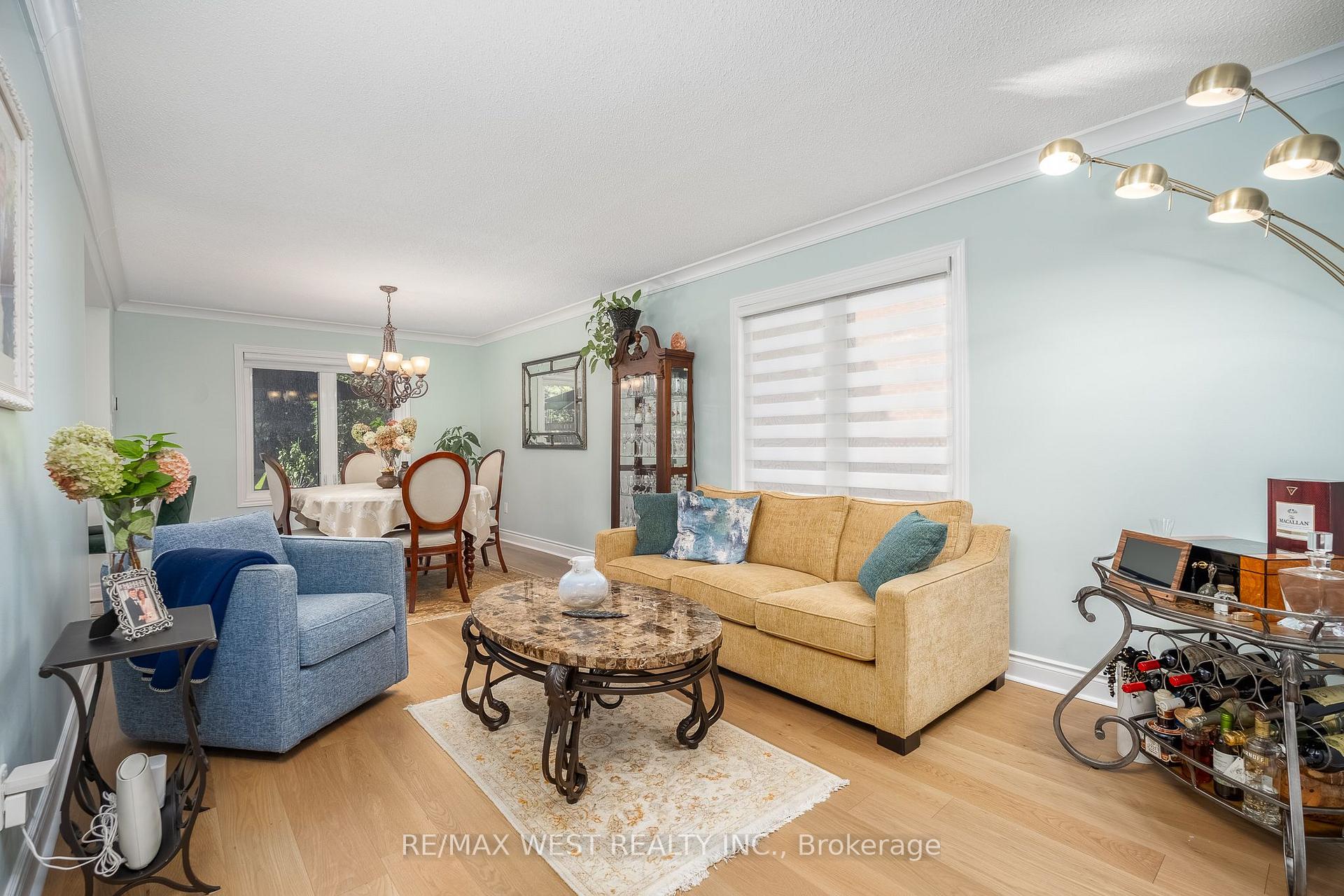 Photo 7 of 1246 Old Oak Drive, Oakville, West Oak Trails — HOMEH