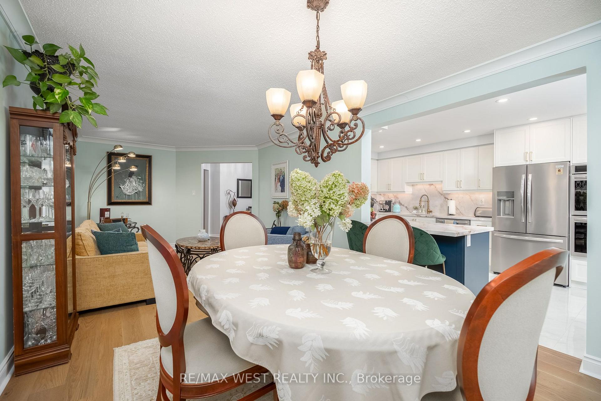Photo 10 of 1246 Old Oak Drive, Oakville, West Oak Trails — HOMEH