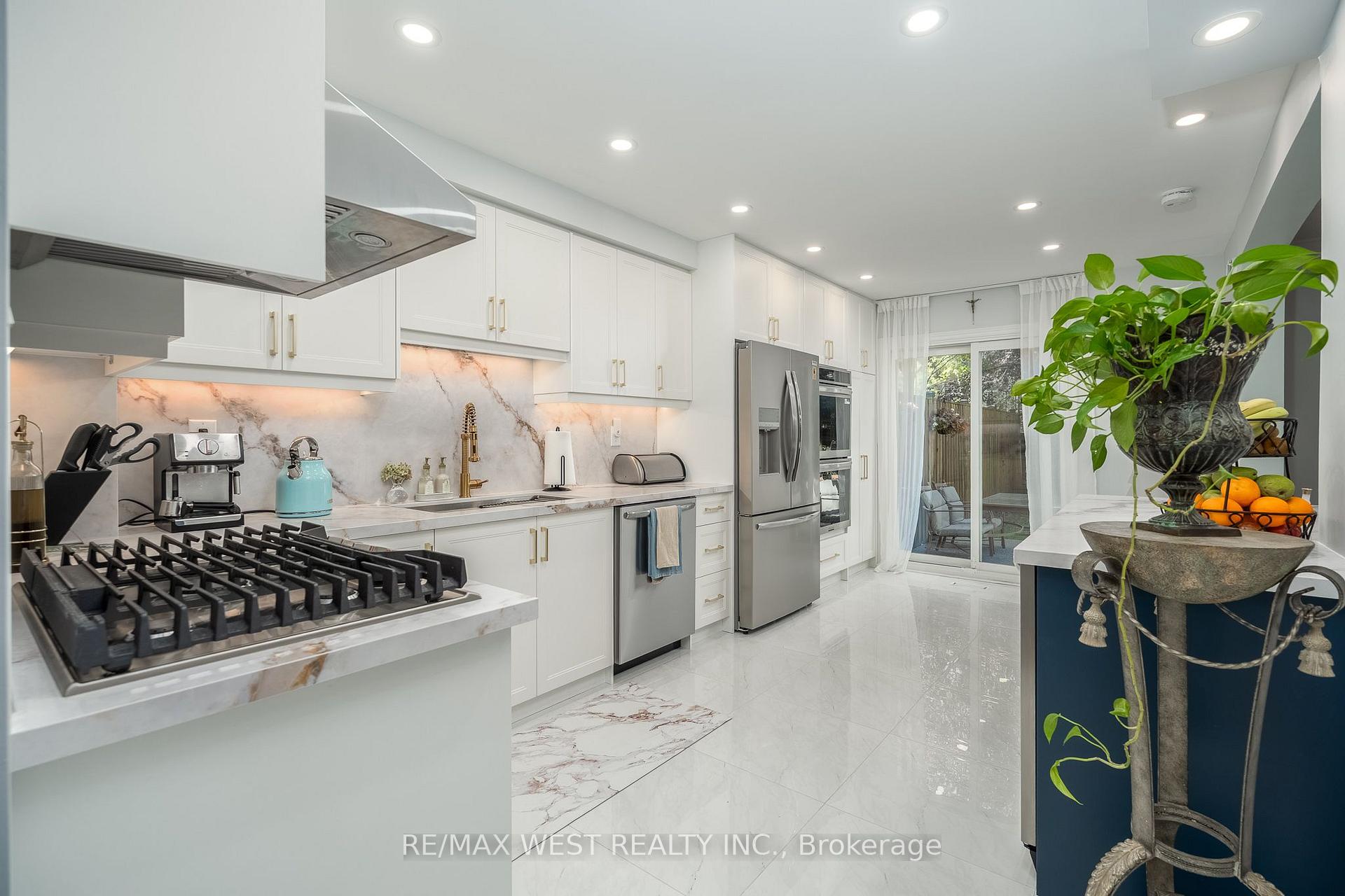 Photo 12 of 1246 Old Oak Drive, Oakville, West Oak Trails — HOMEH