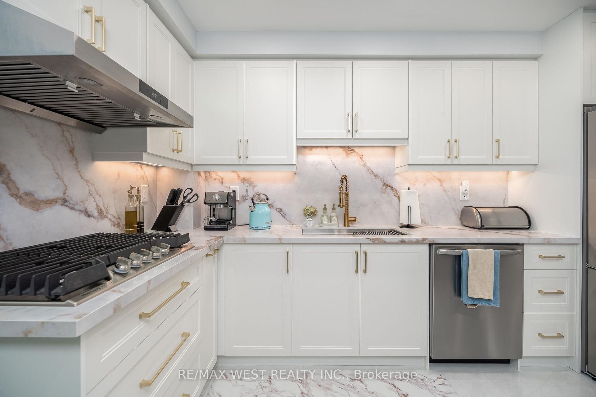 Photo 13 of 1246 Old Oak Drive, Oakville, West Oak Trails — HOMEH