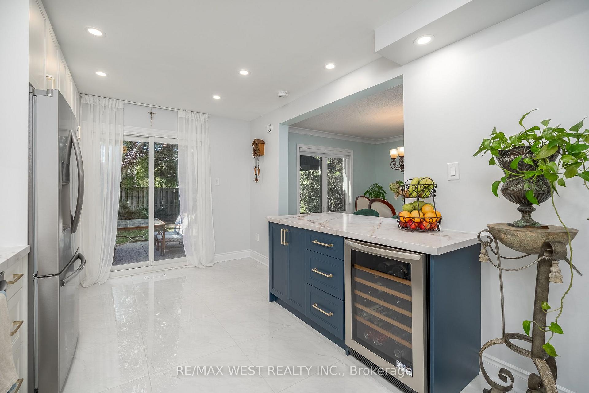 Photo 14 of 1246 Old Oak Drive, Oakville, West Oak Trails — HOMEH