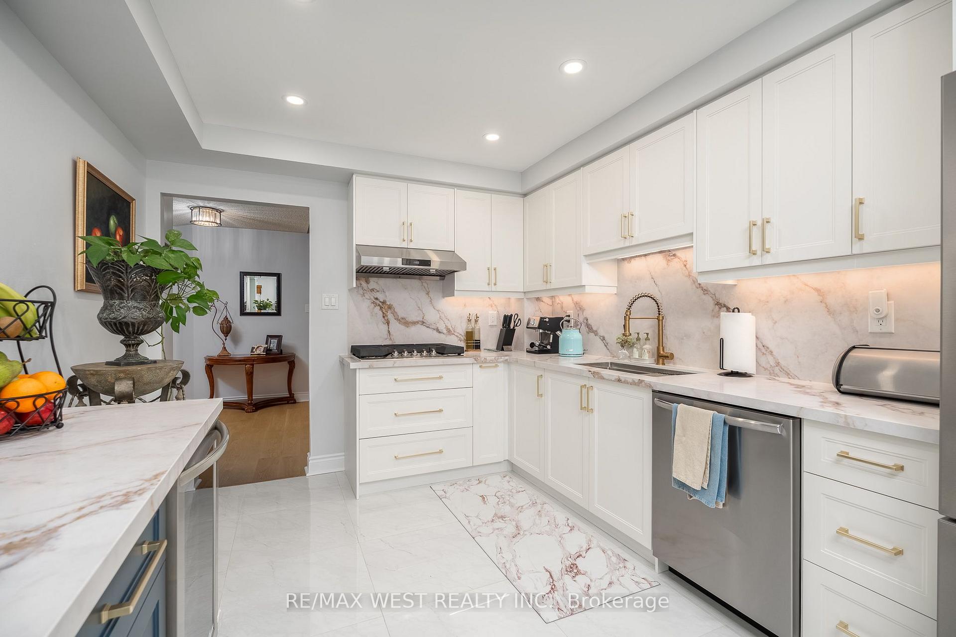 Photo 16 of 1246 Old Oak Drive, Oakville, West Oak Trails — HOMEH